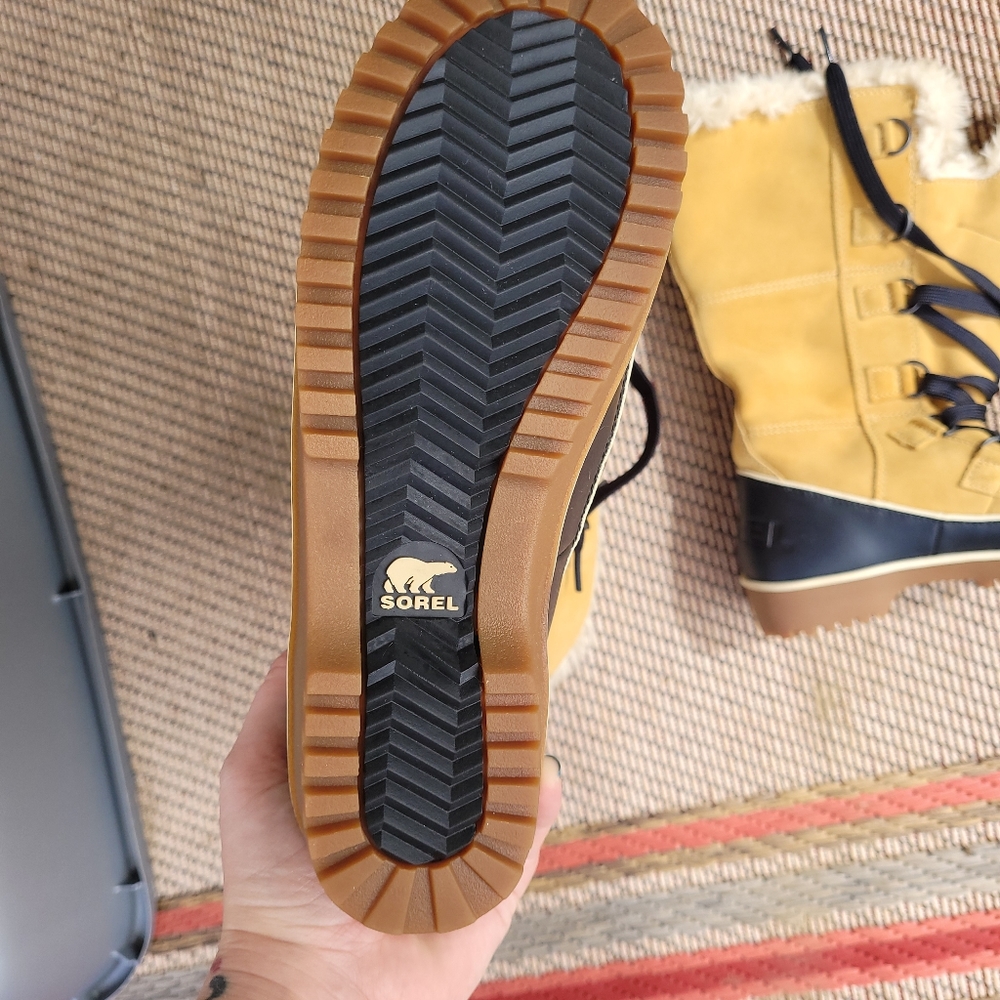 Brand New Sorel Boots 5.5 (NEVER WORN) new $120.00 **Fur Addition**